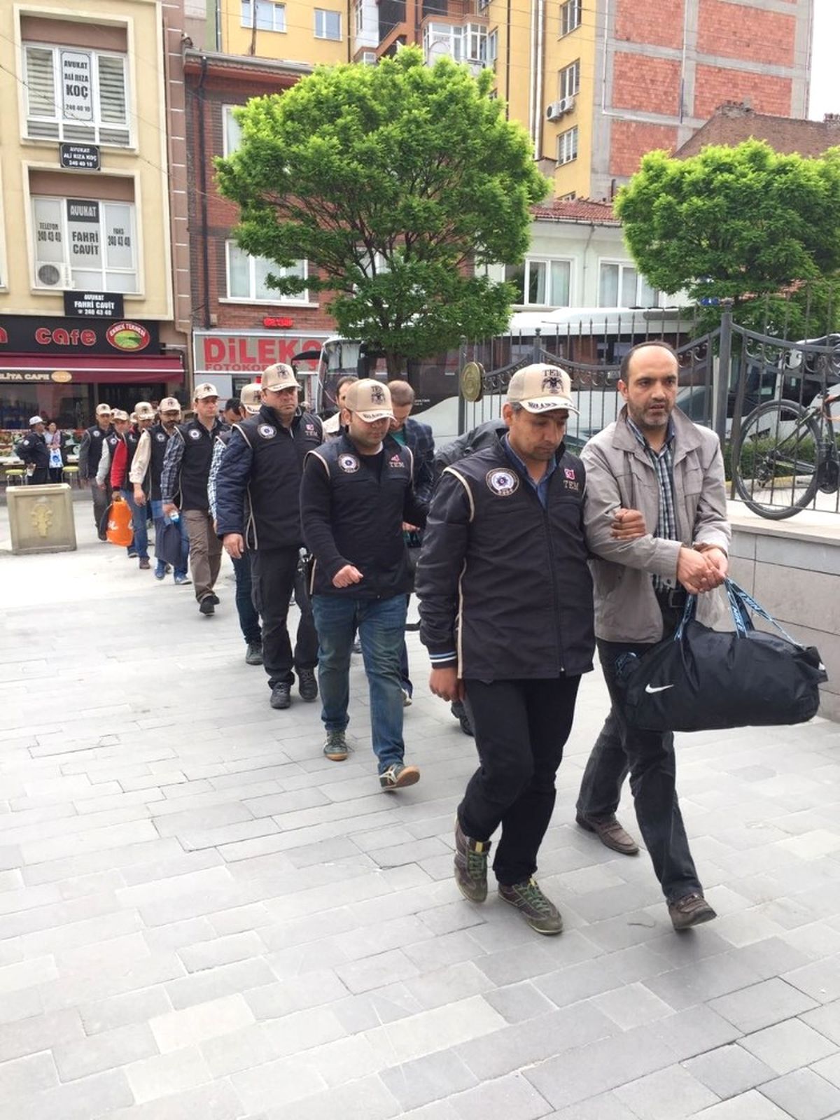 Fetö\'cü Polisler Adliyeye Sevk Edildi