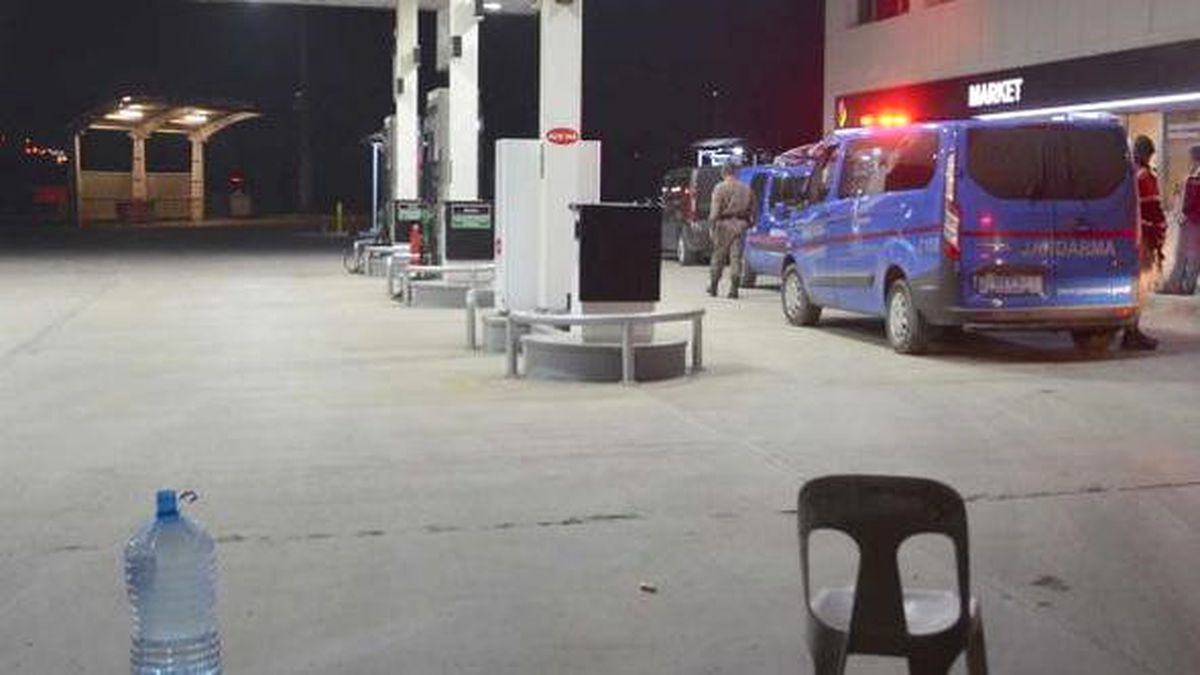 Gaspçılar Çalışmayan Otomobillerini Silah Zoruyla İttirtip Kaçtılar