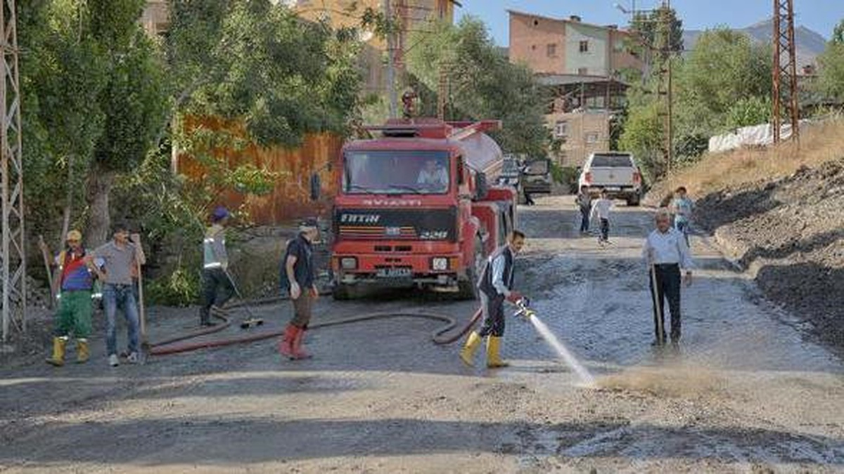 Hakkari\'de Belediyenin Temizlik Çalışmaları