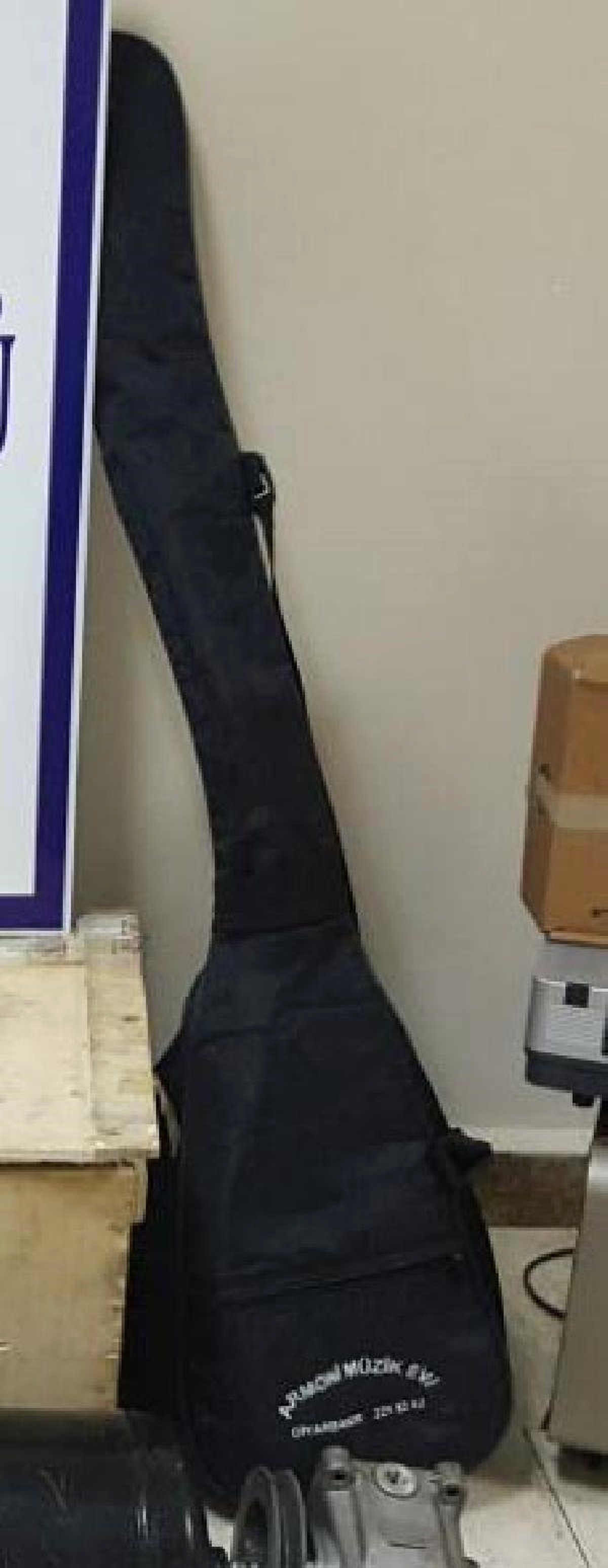 Hırsız, Çalmayı, Öğrenmek İçin Bağlama Çaldığını Söyledi