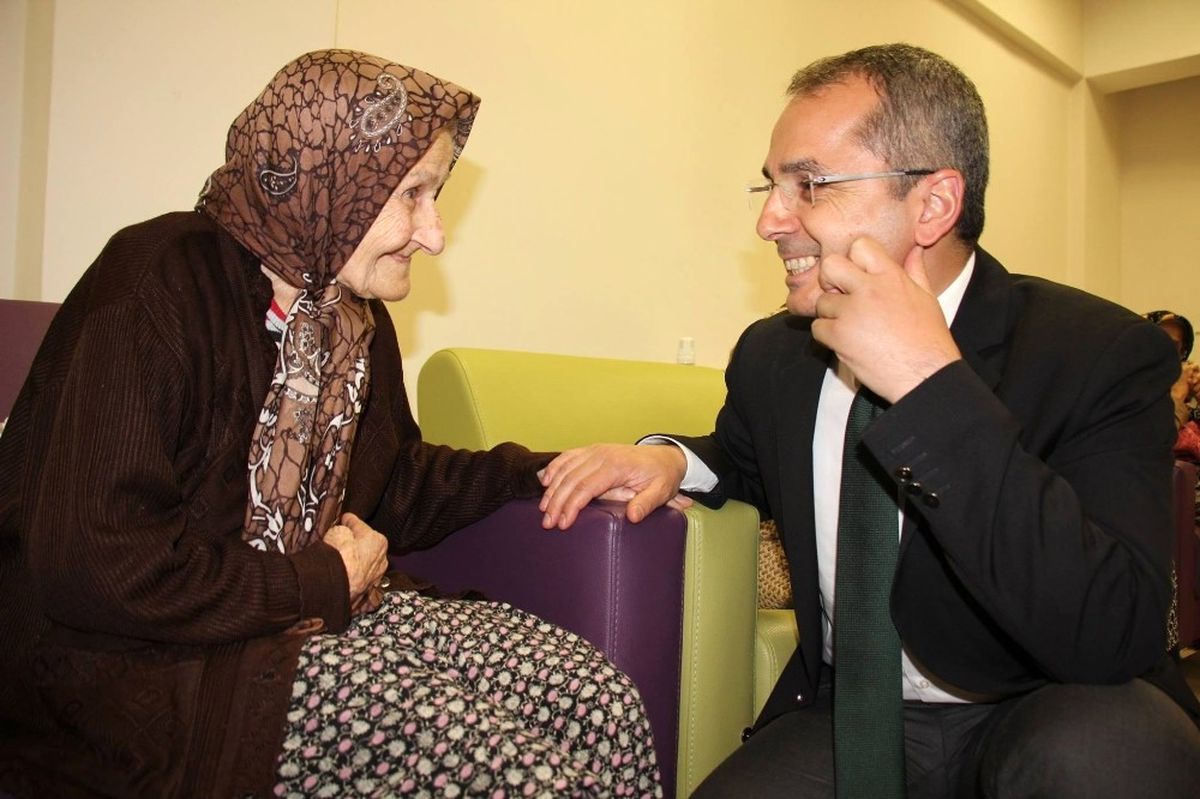 Huzurevine Yerleştirilen 90\'lık Nineye Kaymakamdan Ziyaret