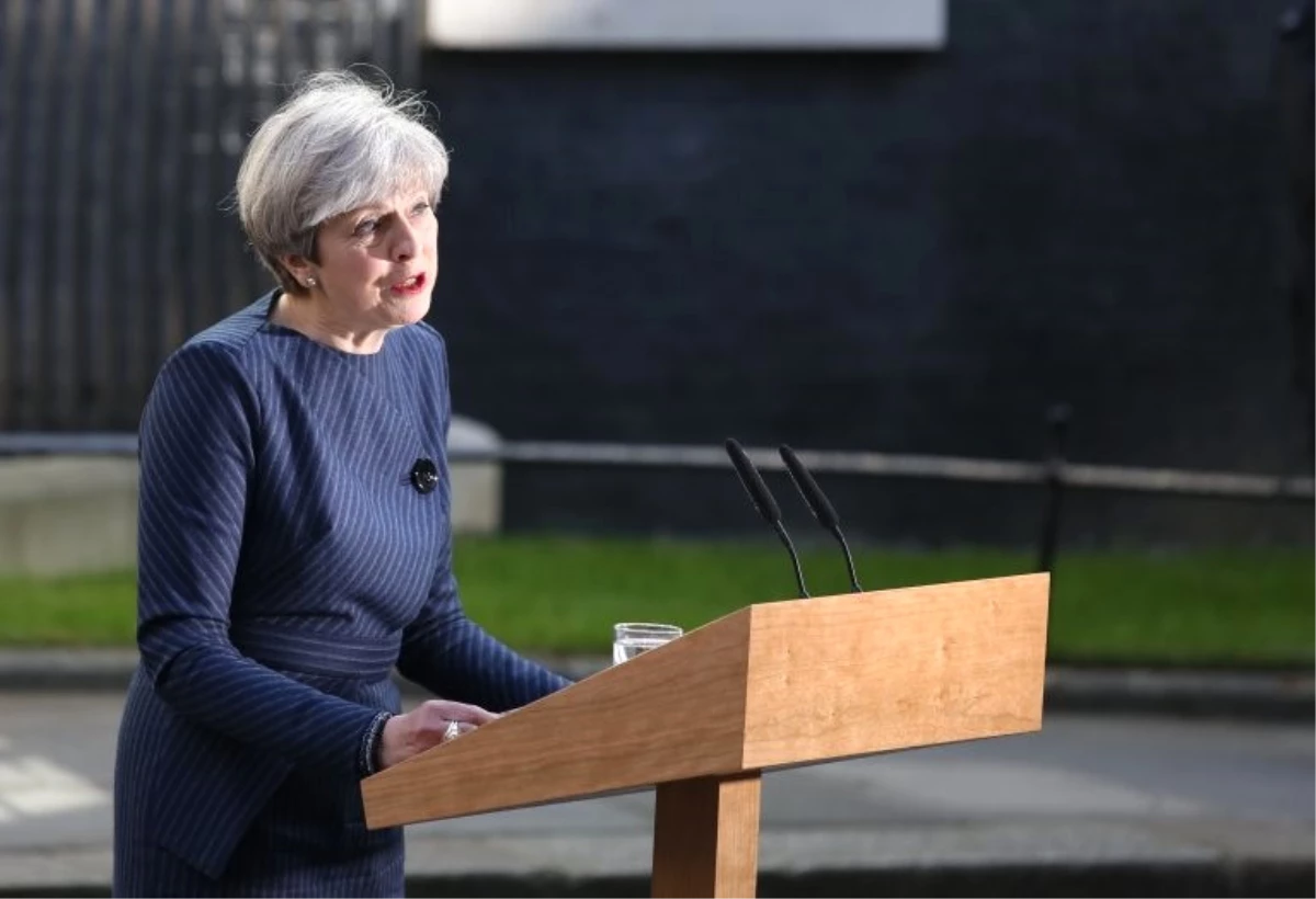 İngiltere Başbakanı May\'in Eşi: "Çöpü Ben Atarım"