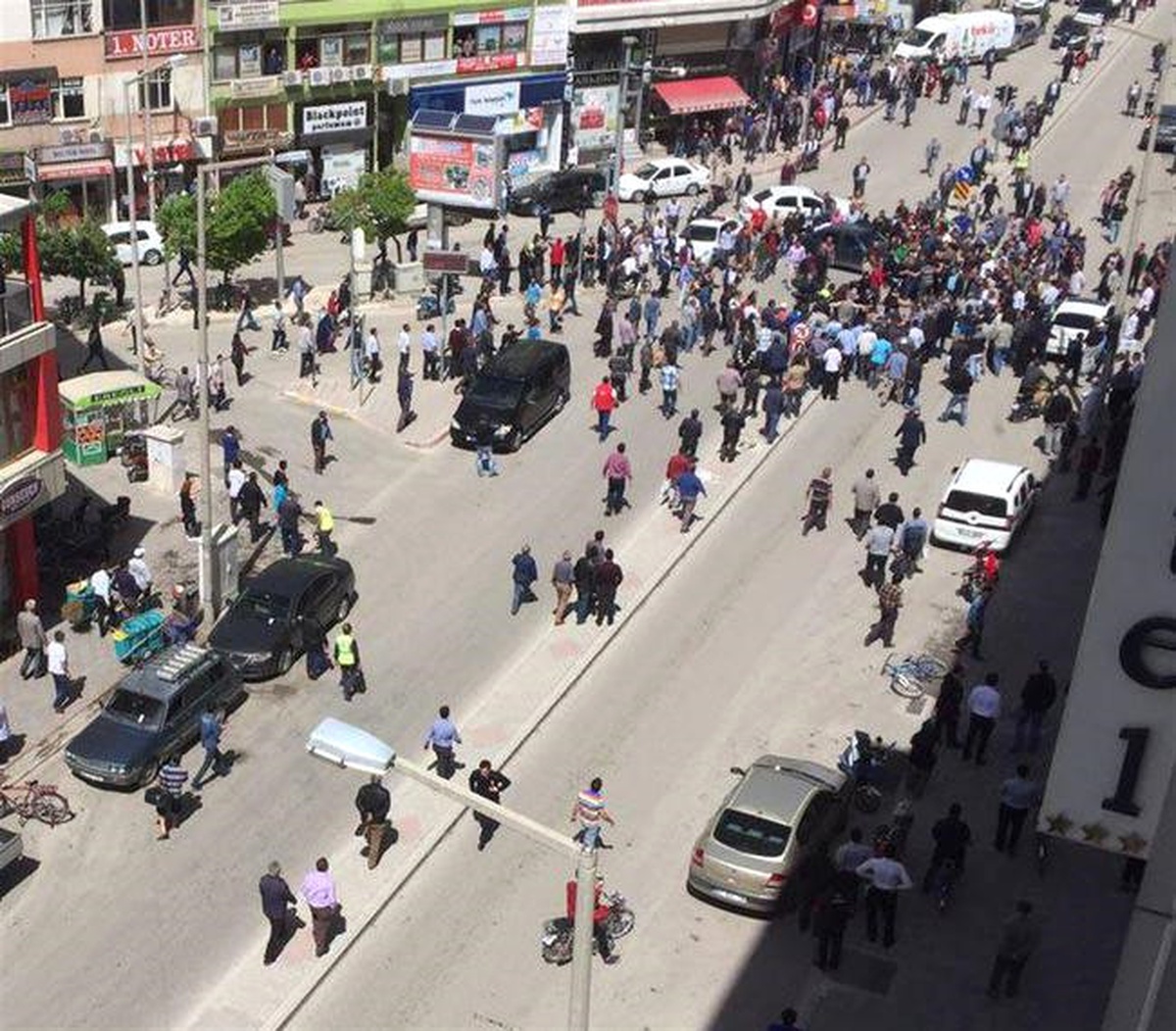 İşyerini Kapatan Kebapçı Kent Merkezinde Havaya Ateş Açtı