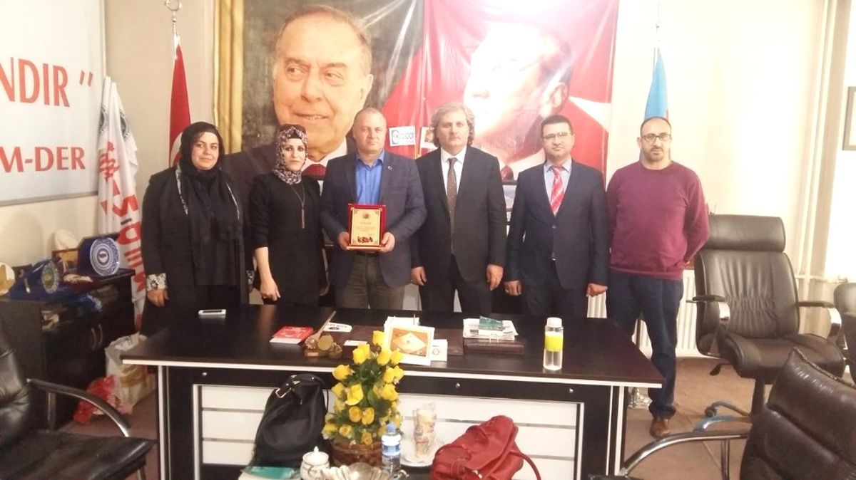 Kağızman Sivil Dayanışma Platformundan Gülbey\'e Plaket