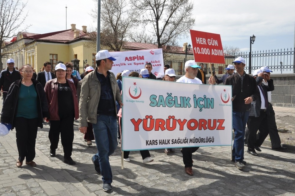 Kars\'ta Sağlıklı Yaşam Yürüyüşü Yapıldı