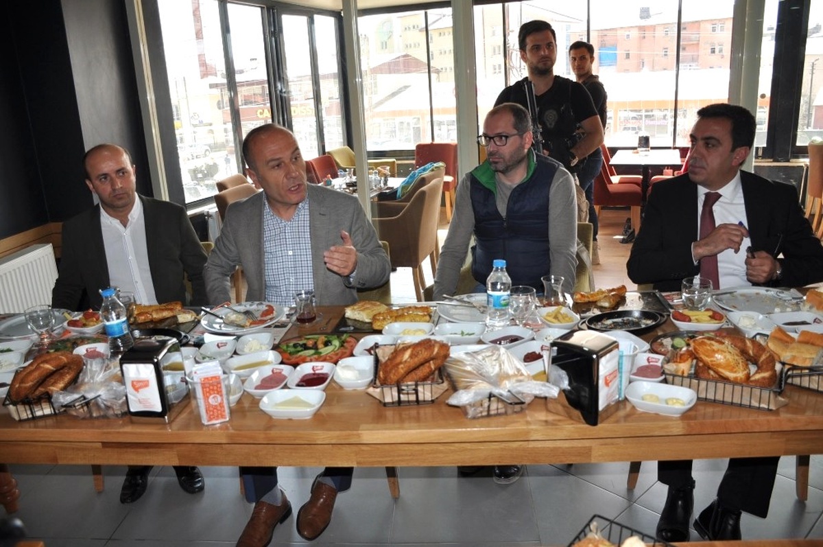 Kaşıkçı, TOKİ Konutlarını Yapan Yetkili Firmalarla Bir Araya Geldi