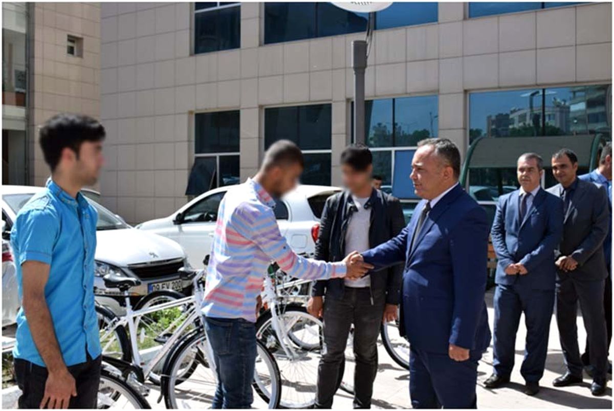 Kilis\'te Hükümlü Çocuklara Bisiklet Dağıtıldı