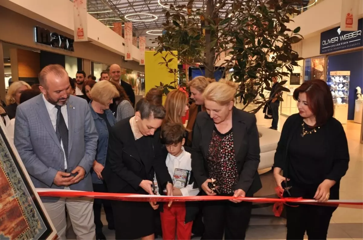 Kosova\'da Yoğun İlgi Gören Sergi