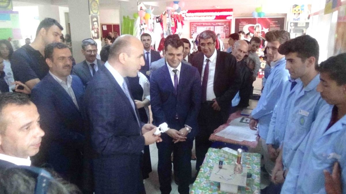 Kulp Çok Programlı Anadolu Lisesi\'nde Tübitak 4006 Bilim Fuarı Açılışı Yapıldı