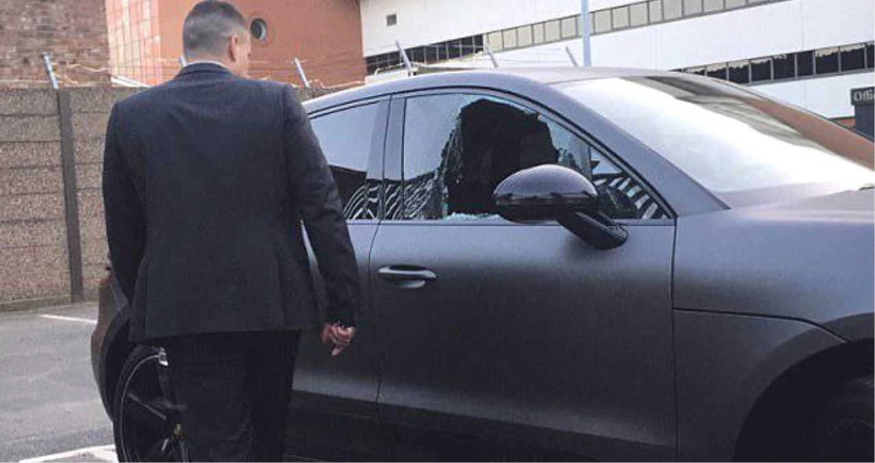 Liverpool\'lu Coutinho\'nun 300 Bin TL\'lik Arabasının Camını Kırdılar