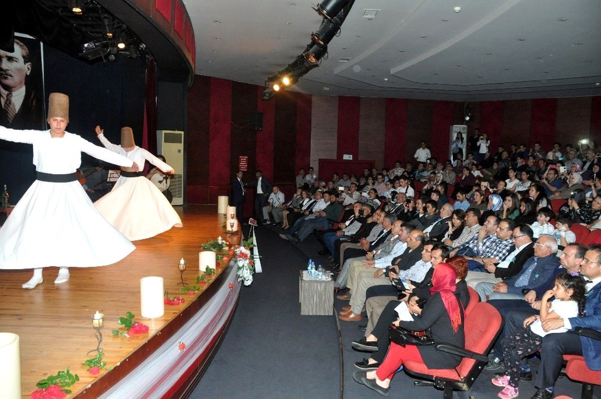 Mevlana\'yı Şiirleriyle Yaşattılar