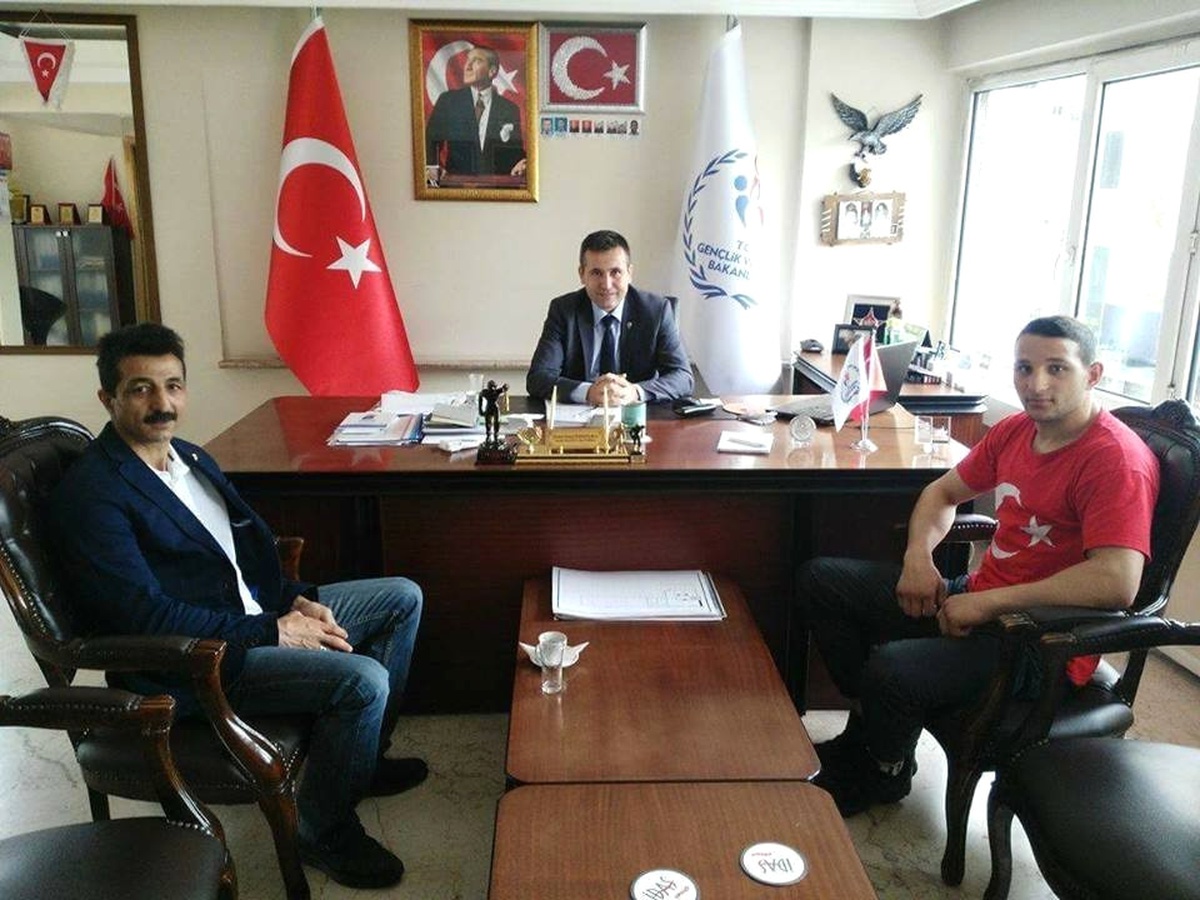 Milli Sporcudan Karayılmaz\'a Ziyaret