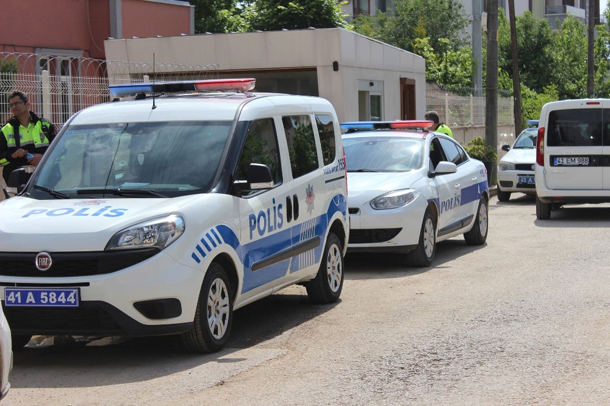 Oğlunu Sıkıştıran Minibüs Şoförünü Vurdu