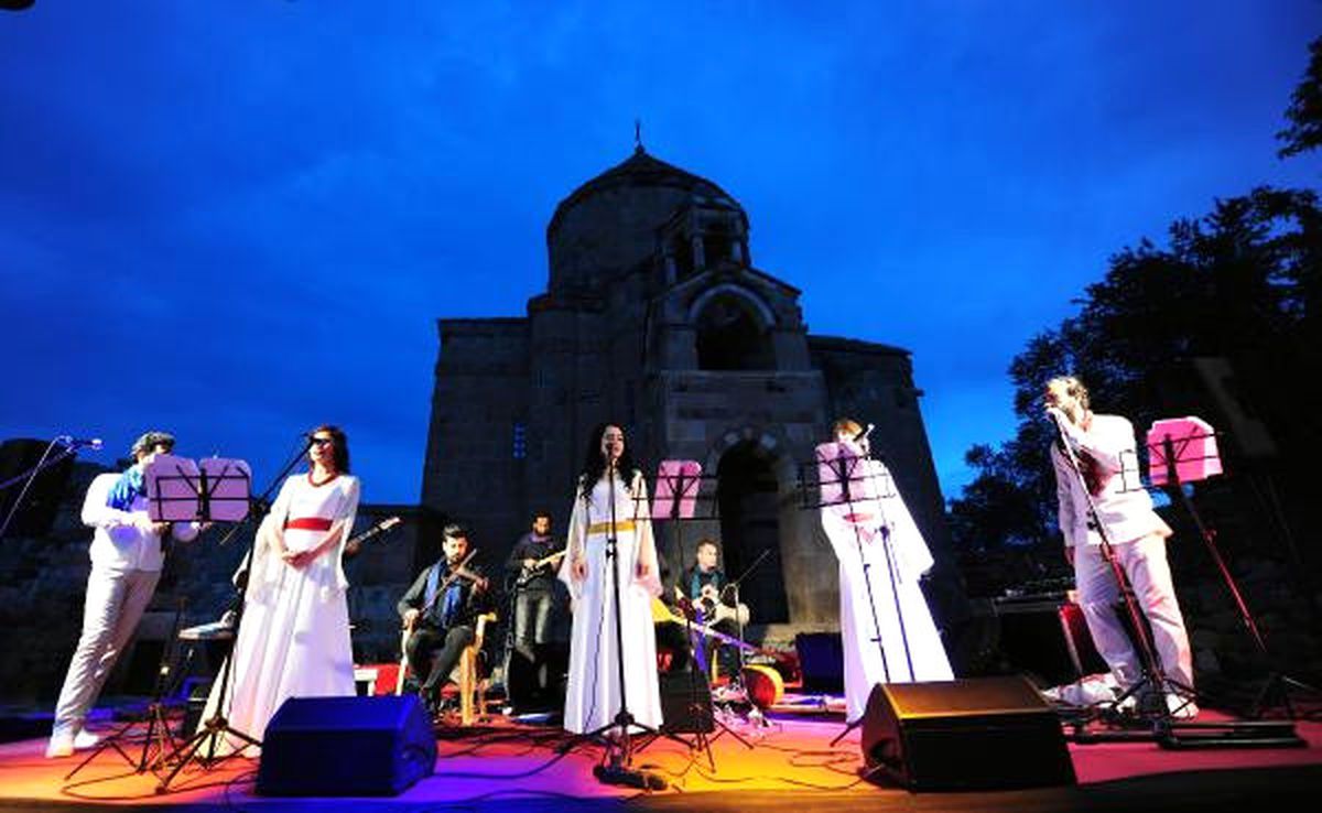 Tarihi Akdamar Kilisesi\'nde 10 Ayrı Dilde Konser