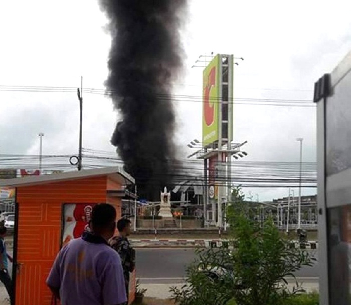 Tayland\'ta Bombalı Araç Saldırısı: 67 Yaralı