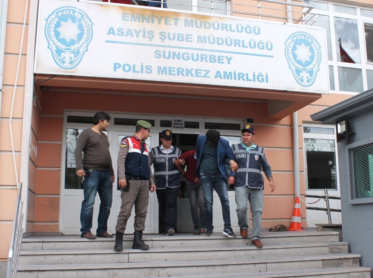 Telefon Dolandırıcıları Yol Kontrolünde Yakalandı