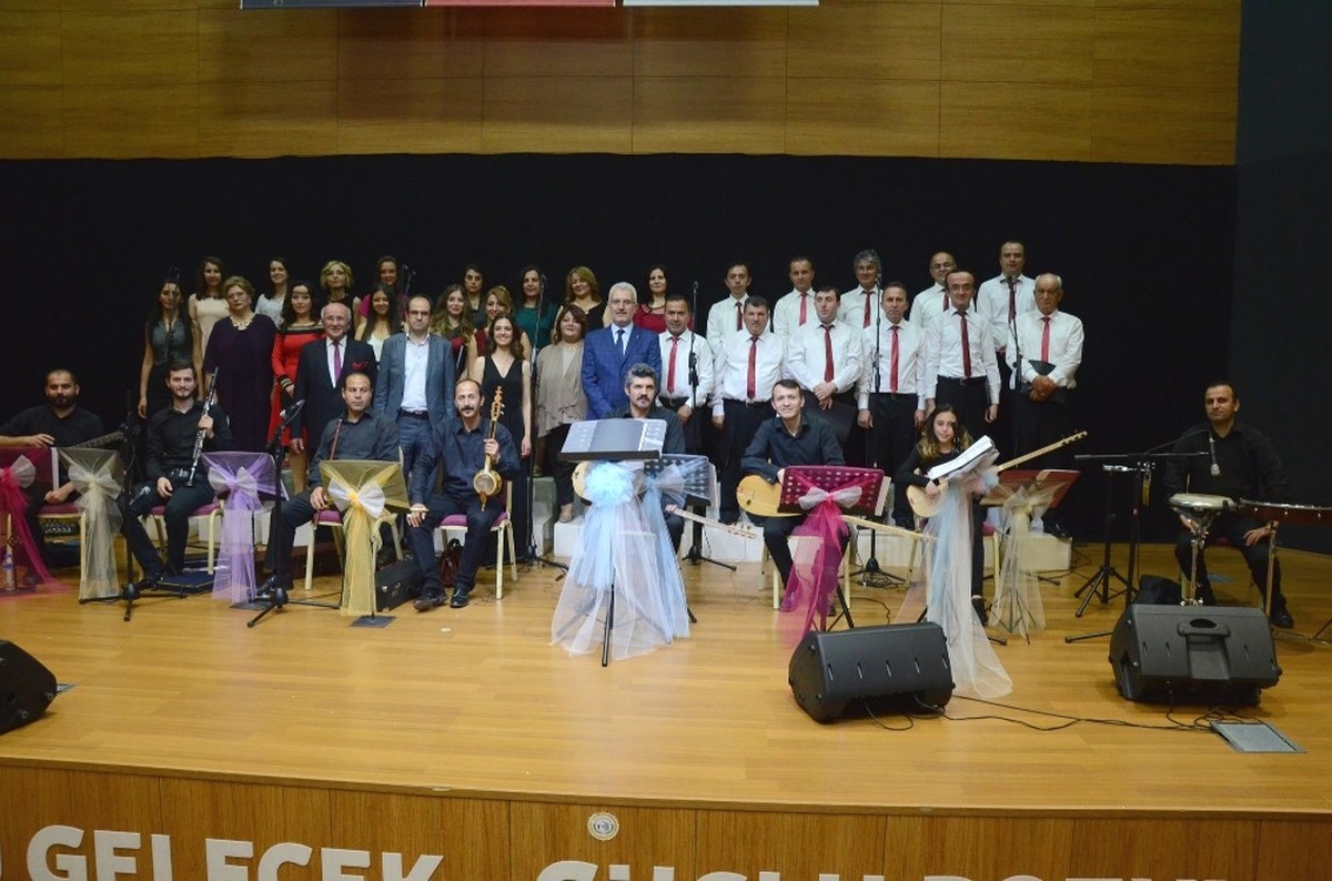 Türk Halk Müziği Korosu\'ndan "Bahar Konseri"