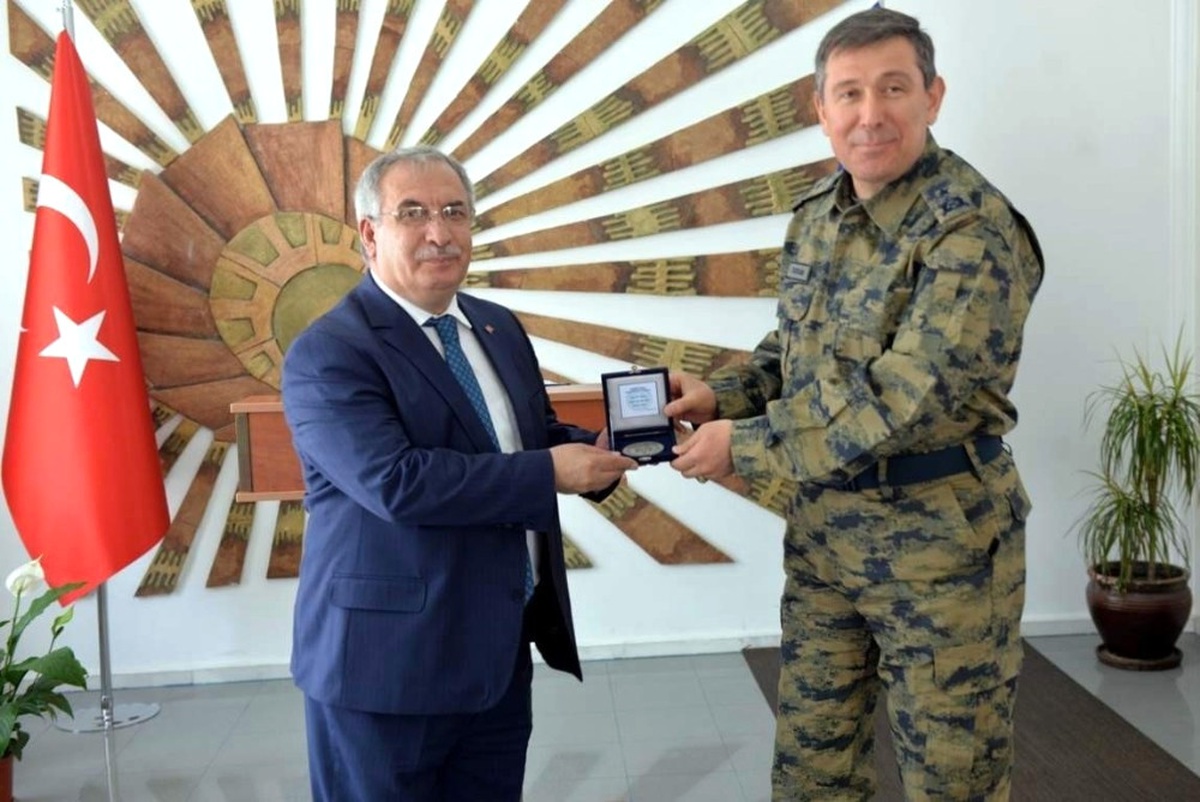 Vali\'den Komutan\'a \'Hayırlı Olsun\' Ziyareti