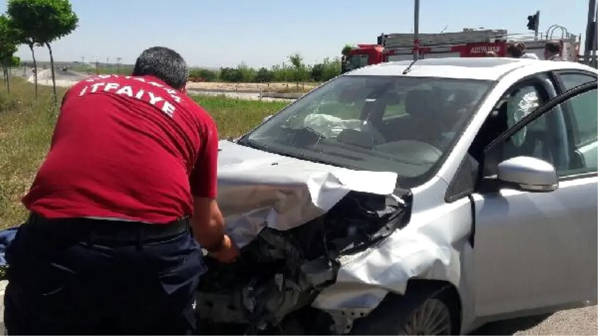 Adıyaman\'da İki Otomobil Çarpıştı: 7 Yaralı