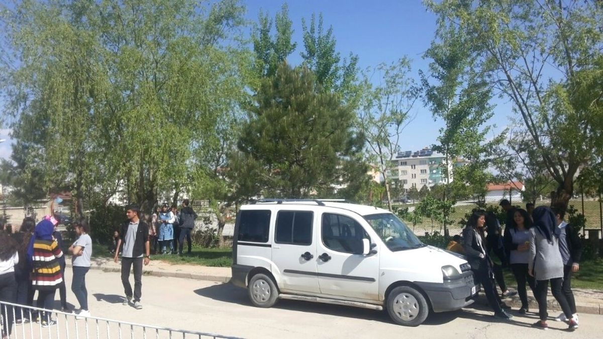 Afşin\'de Öğrenciler Deprem Paniği Yaşadı