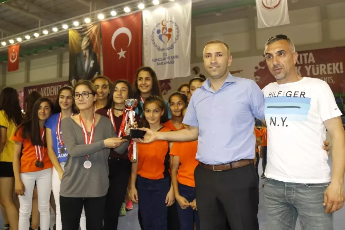 Akdeniz Belediyespor Voleybol Branşında İddialı