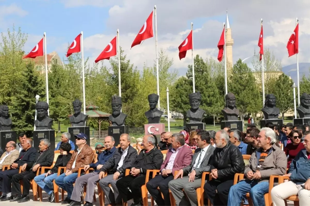 Başkan Akdoğan Türkçülük Şöleni\'ne Katıldı