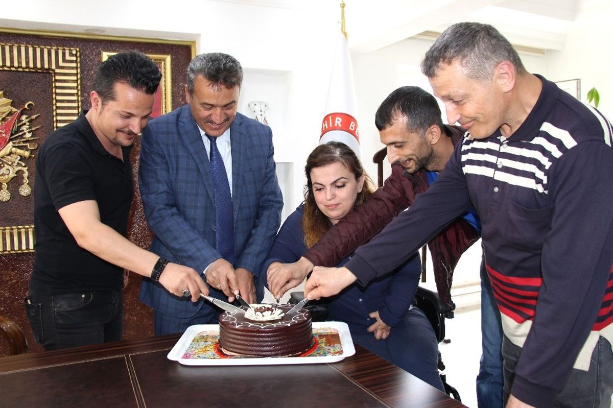 Başkan Tutal\'dan Engelli Belediye Çalışanlarına Sürpriz