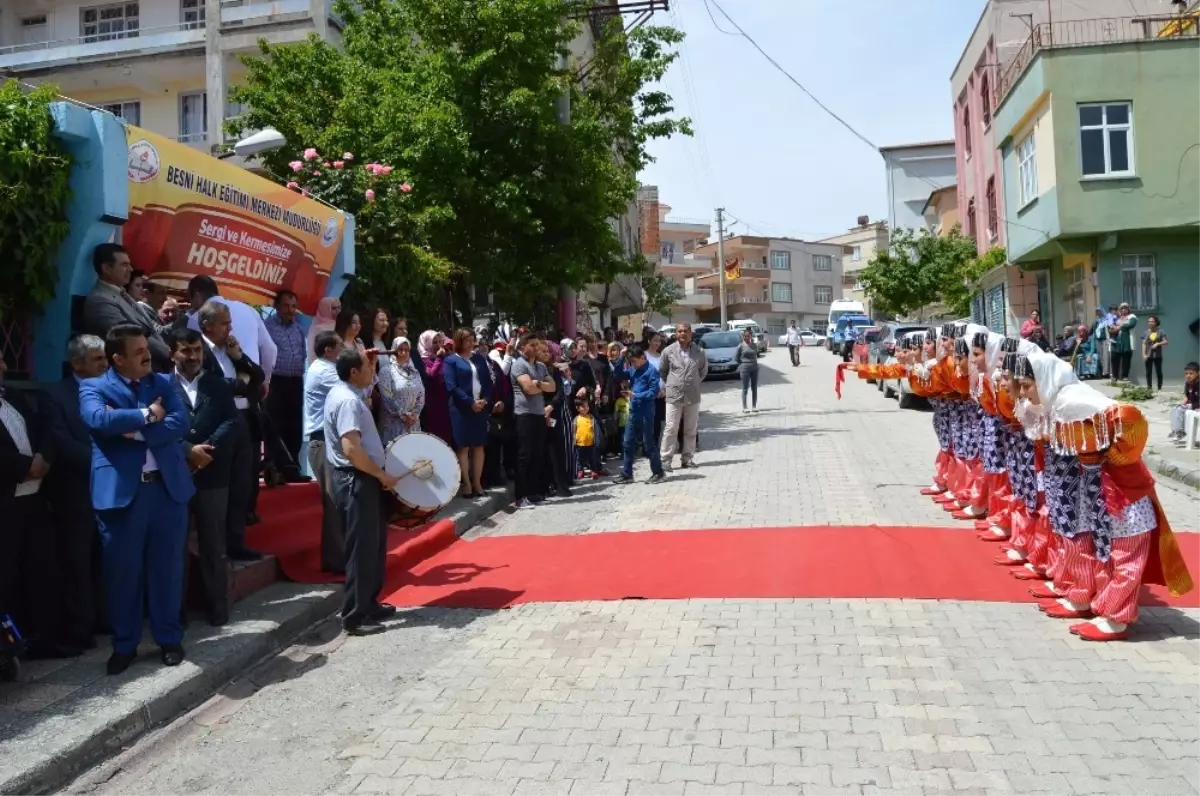 Besni Halk Eğitim Merkezinde Yıl Sonu Sergisi Açıldı