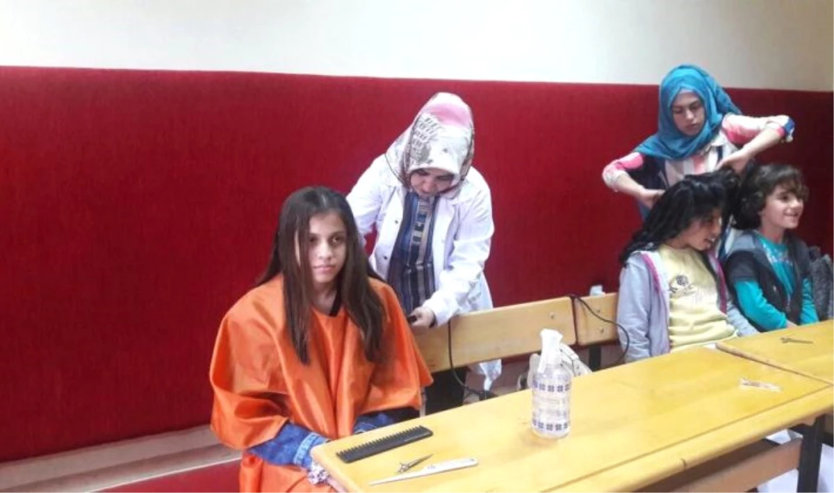 Bingöl\'de Engelli Öğrencilere Saç Bakımı