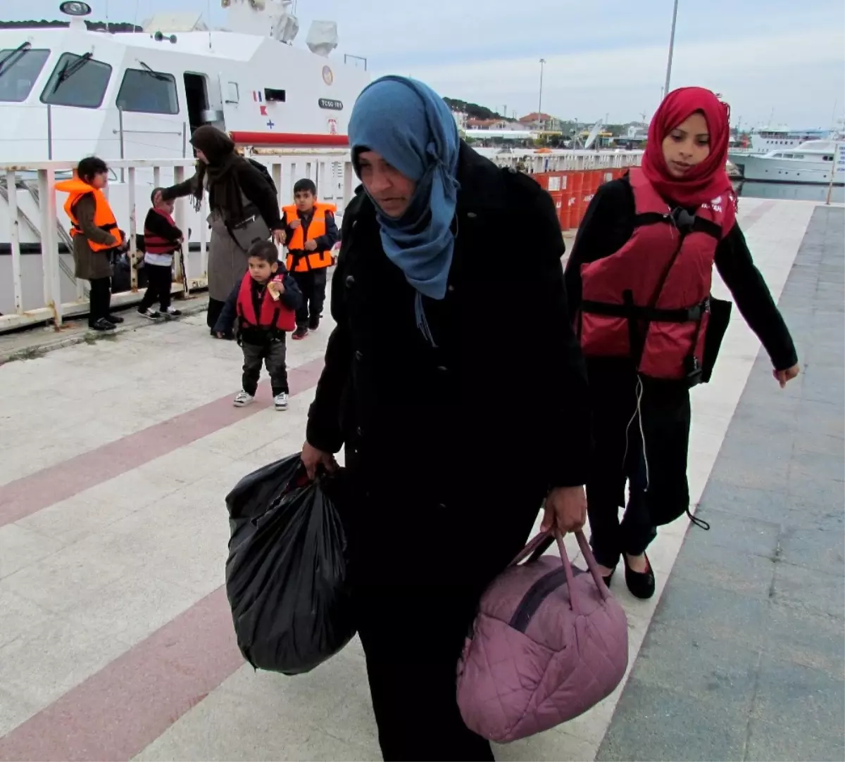 Çeşme\'de 51 Sığınmacı Yakalandı