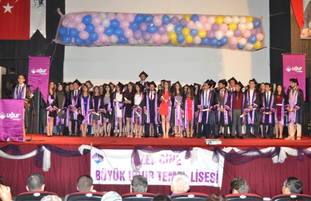 Çine\'de Uğur Öğrencileri Bayrağı 11. Sınıflara Teslim Etti