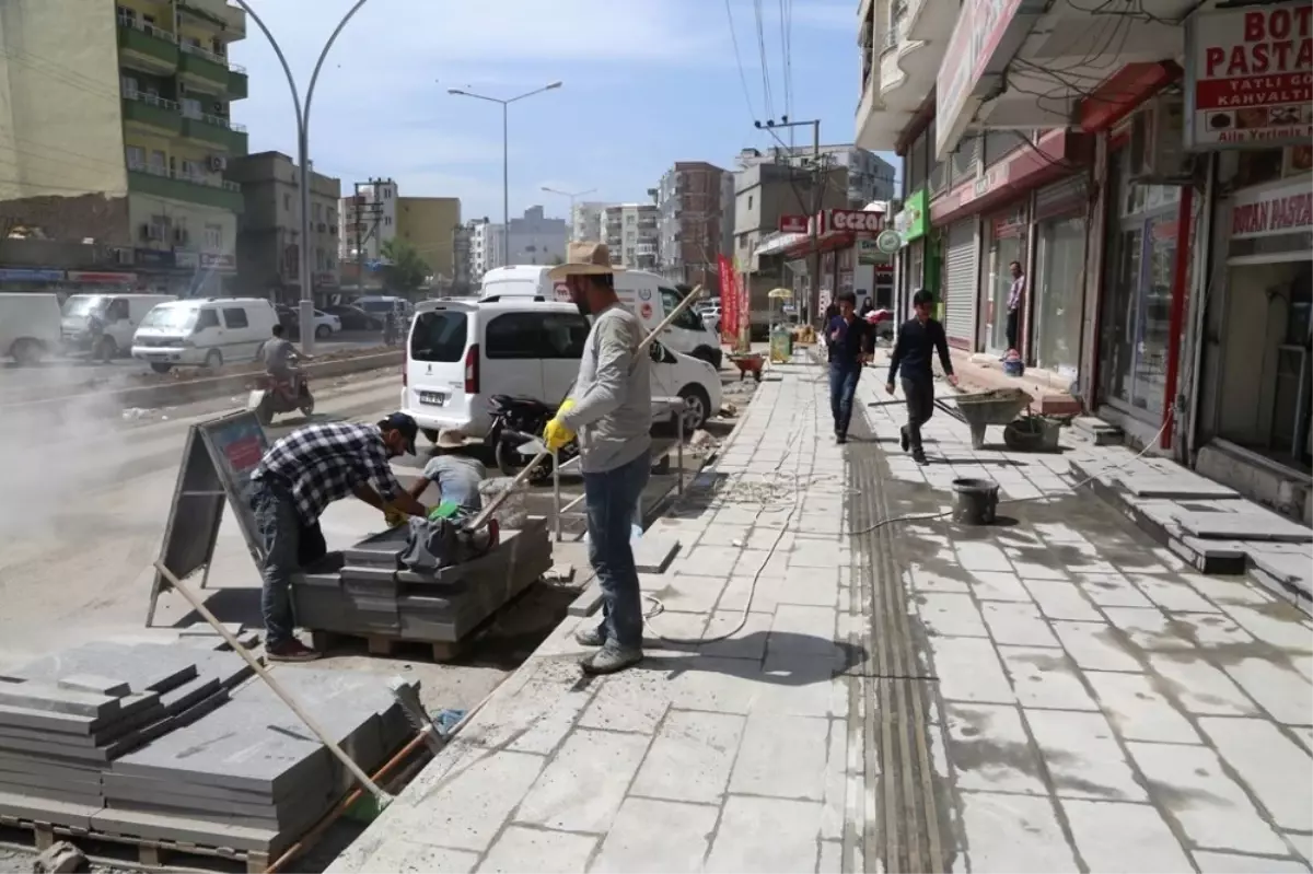 Cizre Belediyesi Kaldırım Yenileme ve Genişletme Çalışması Başlattı