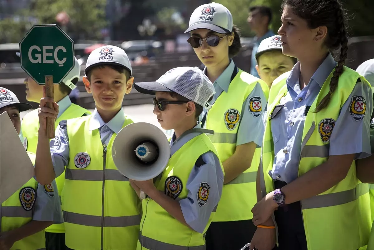 Çocuklardan Trafik Denetimi