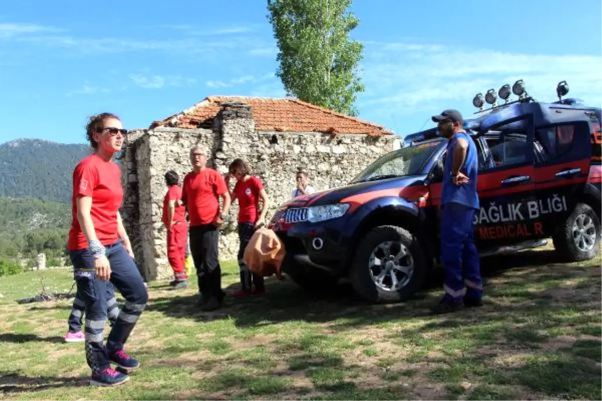 Düşüp Öldüğü Sanılan Paraşütçü Otelinde Dinlenirken Bulundu