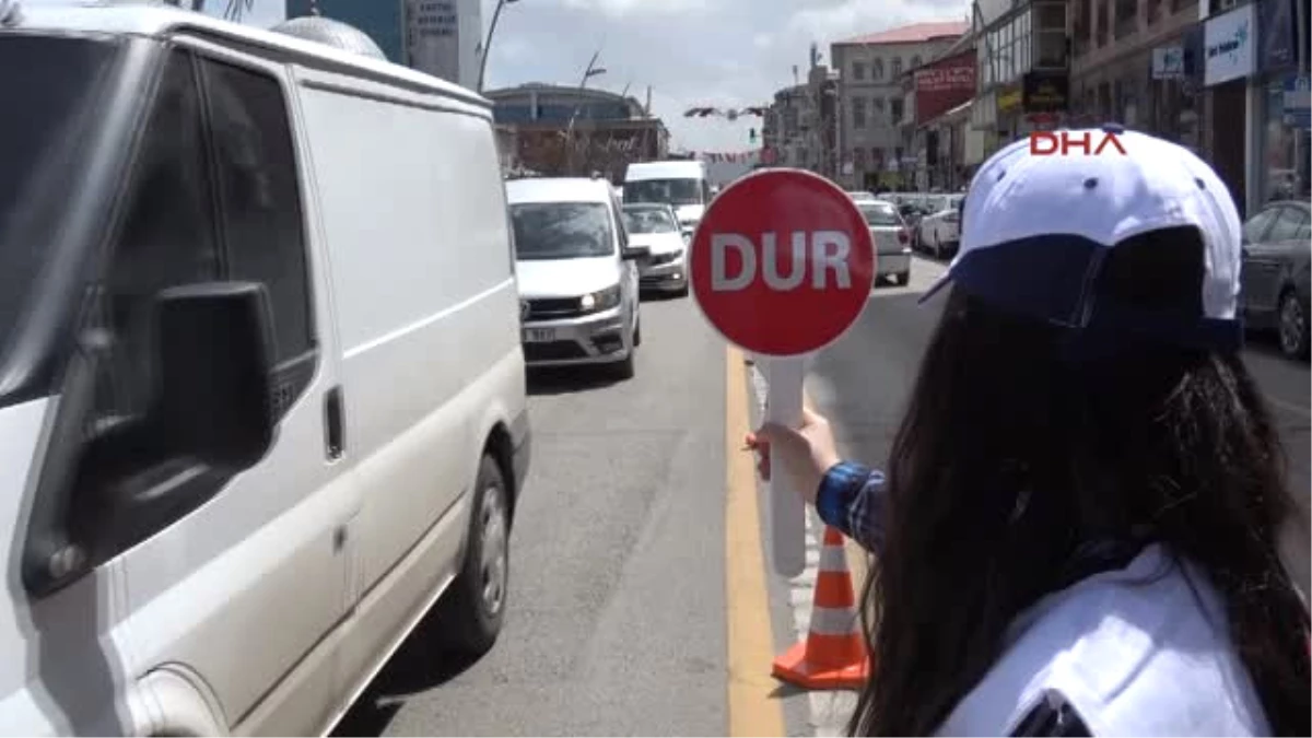 Erzurum Öğrenci Polisler Sürücüleri Uyardı