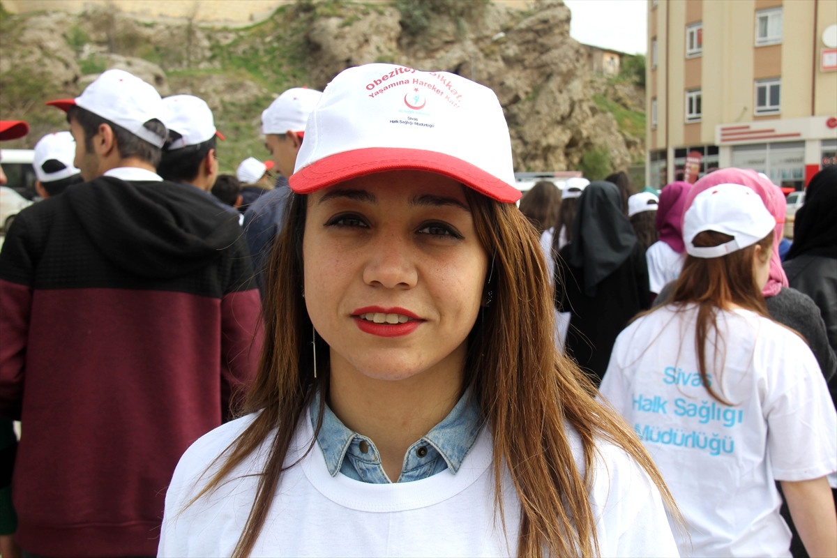 Hafik\'te Sağlıklı Yaşam Yürüyüşü Düzenlendi