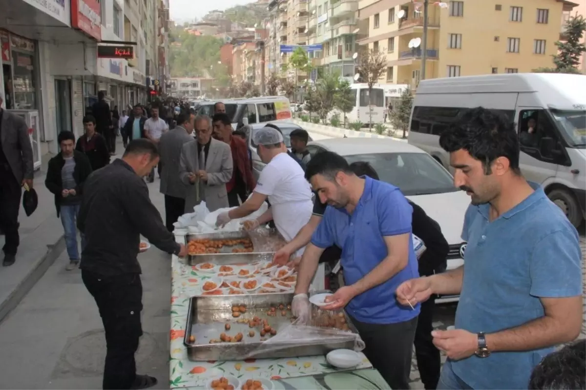 Hakkari\'de 150 Kilo Tulumba Tatlısı Dağıtıldı