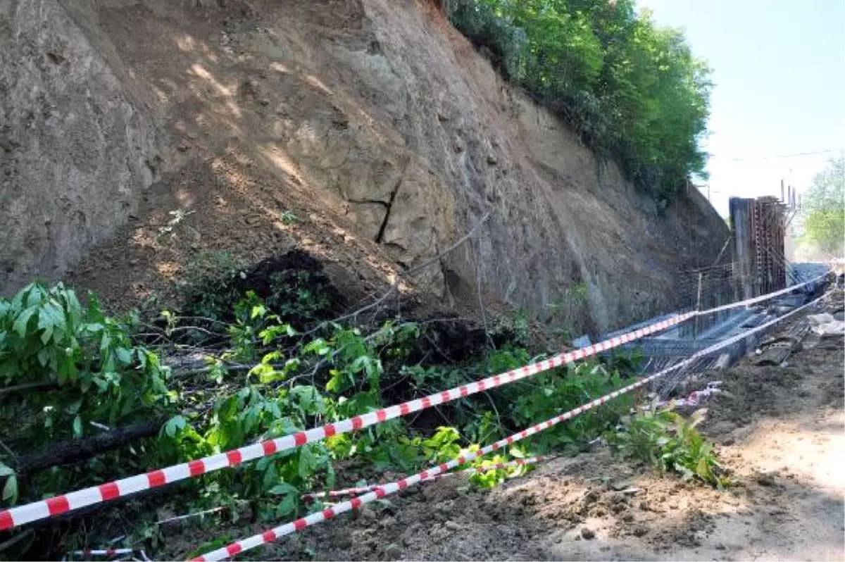 İstinat Duvarı Yapımında Toprak Kaydı: 3 Yaralı