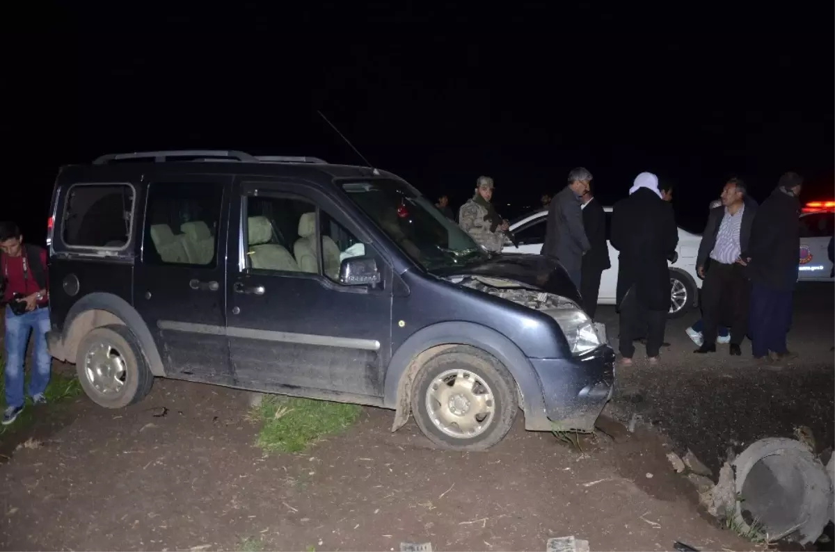 Kamyonetle Otomobil Kafa Kafaya Çarpıştı: 4 Yaralı