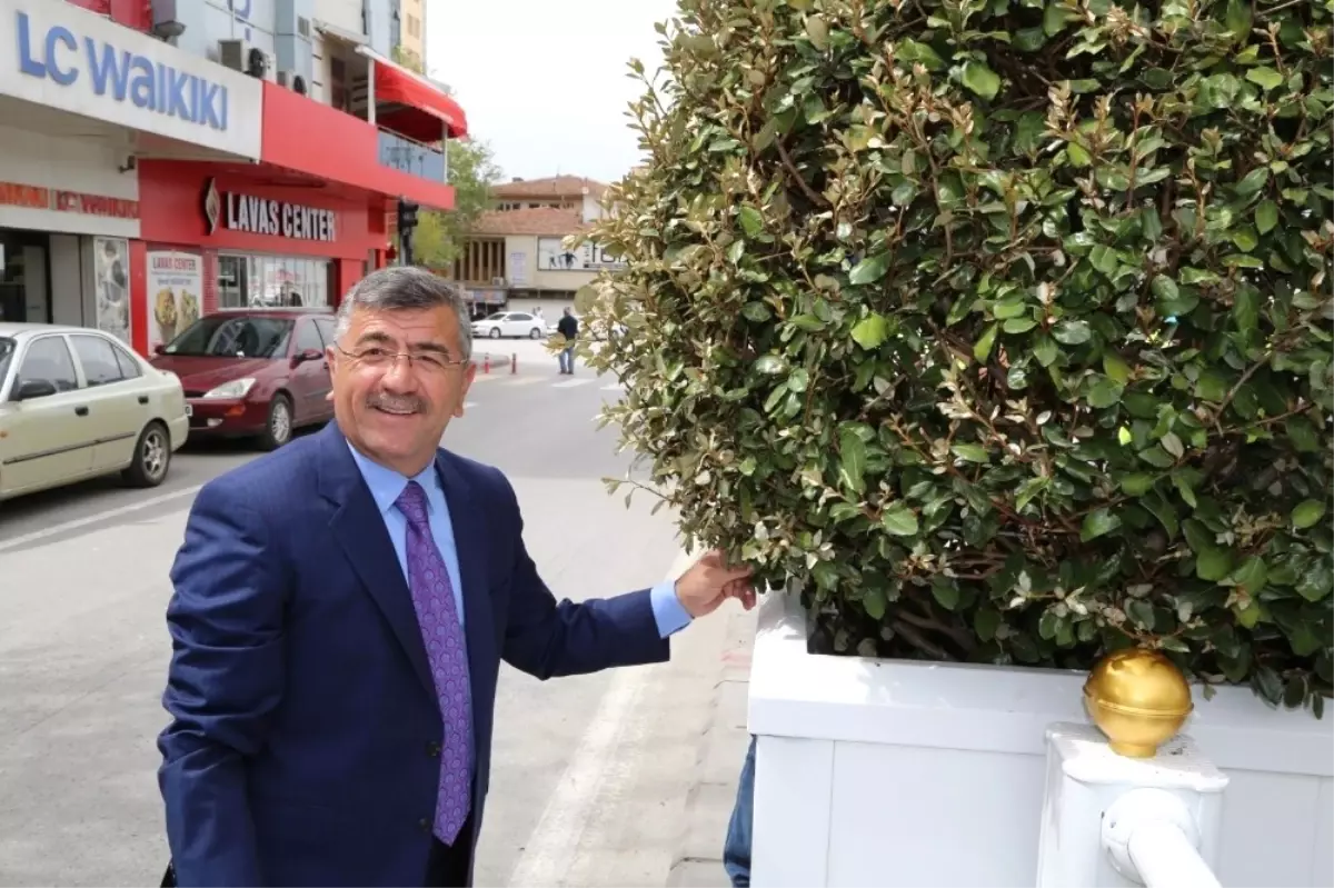 Niğde Belediyesinden Yeni Refüj Çalışması