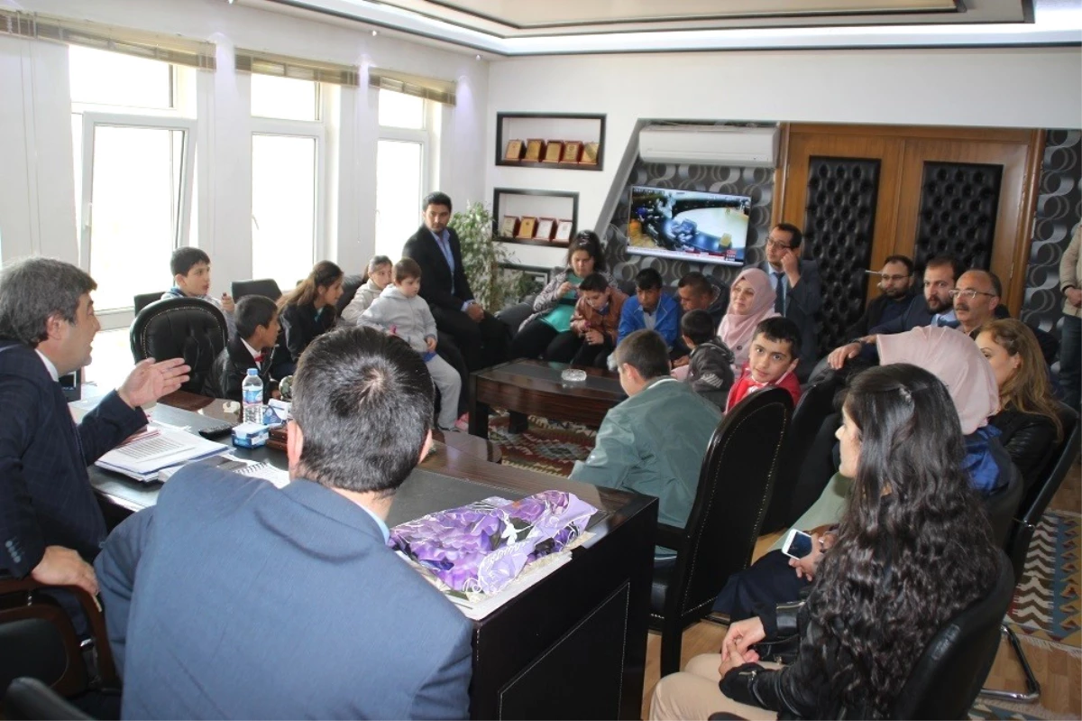 Öğrencilerden Pınarbaşı Belediye Başkanı Ataş\'a Ziyaret