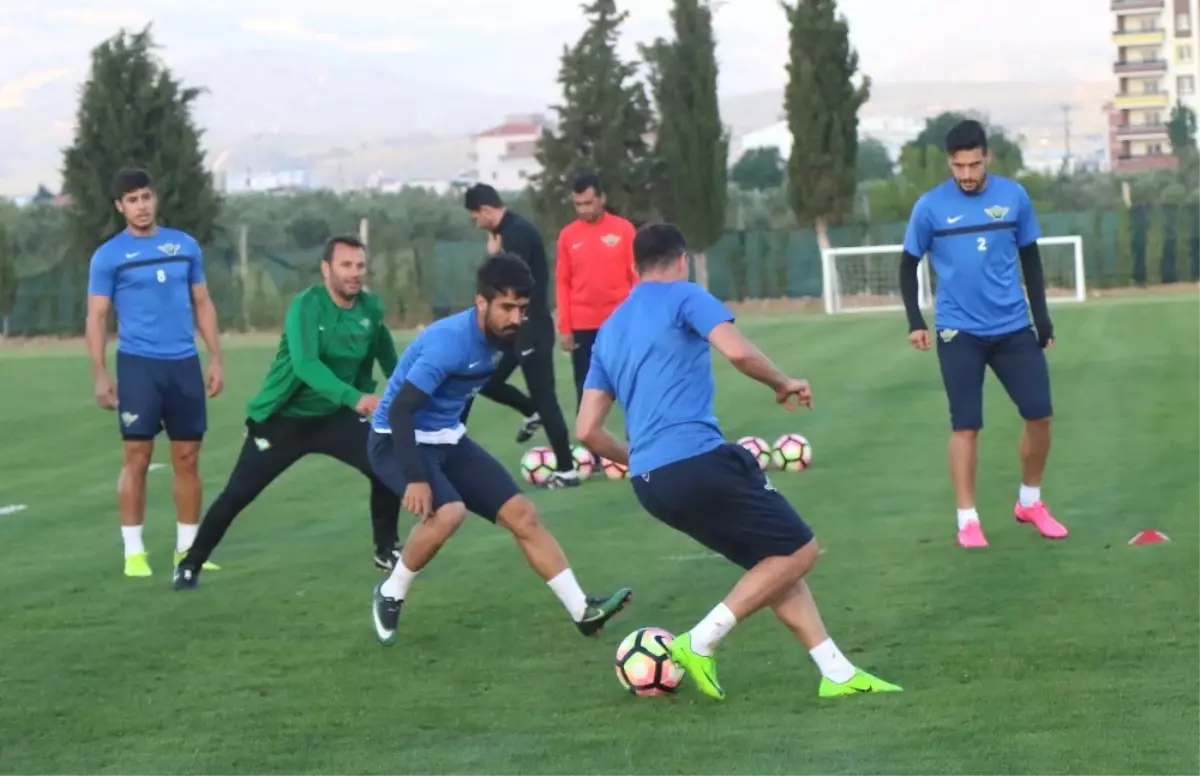 Okan Buruk: "Takımda İlk Gün ile Bugün Arasında Büyük Fark Var"