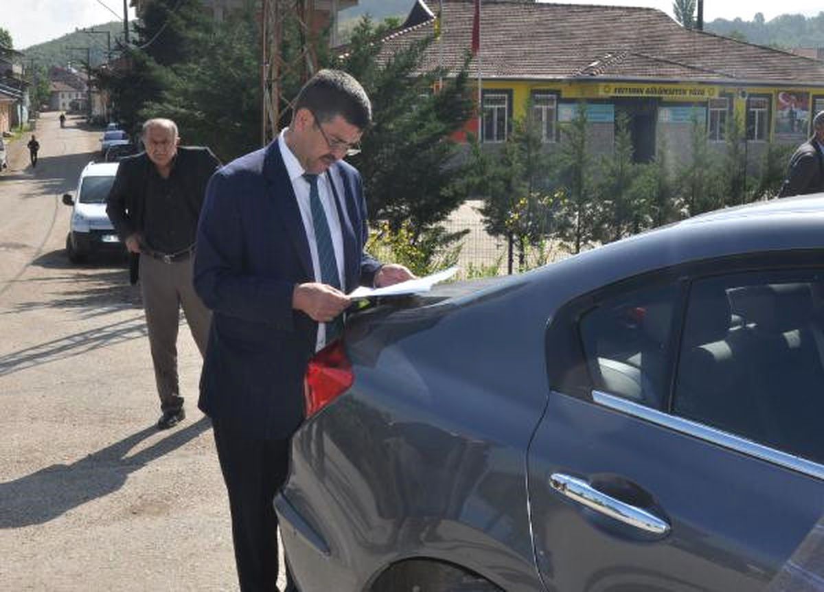 Okul Müdürü Okulun Önünde Kaza Yaptı Öğrenciler Böyle İzledi
