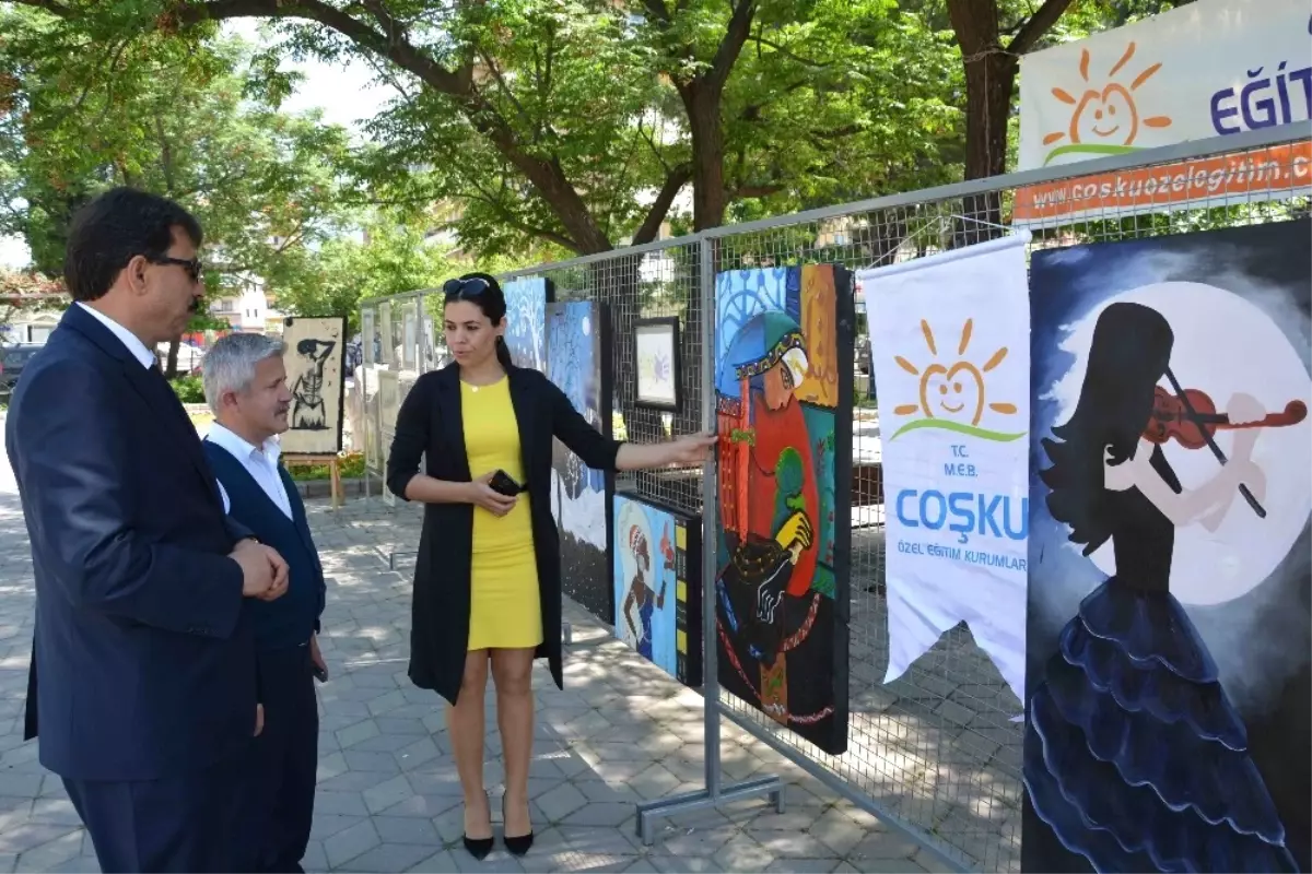 Özel Öğrencilerden Resim ve El Sanatları Sergisi