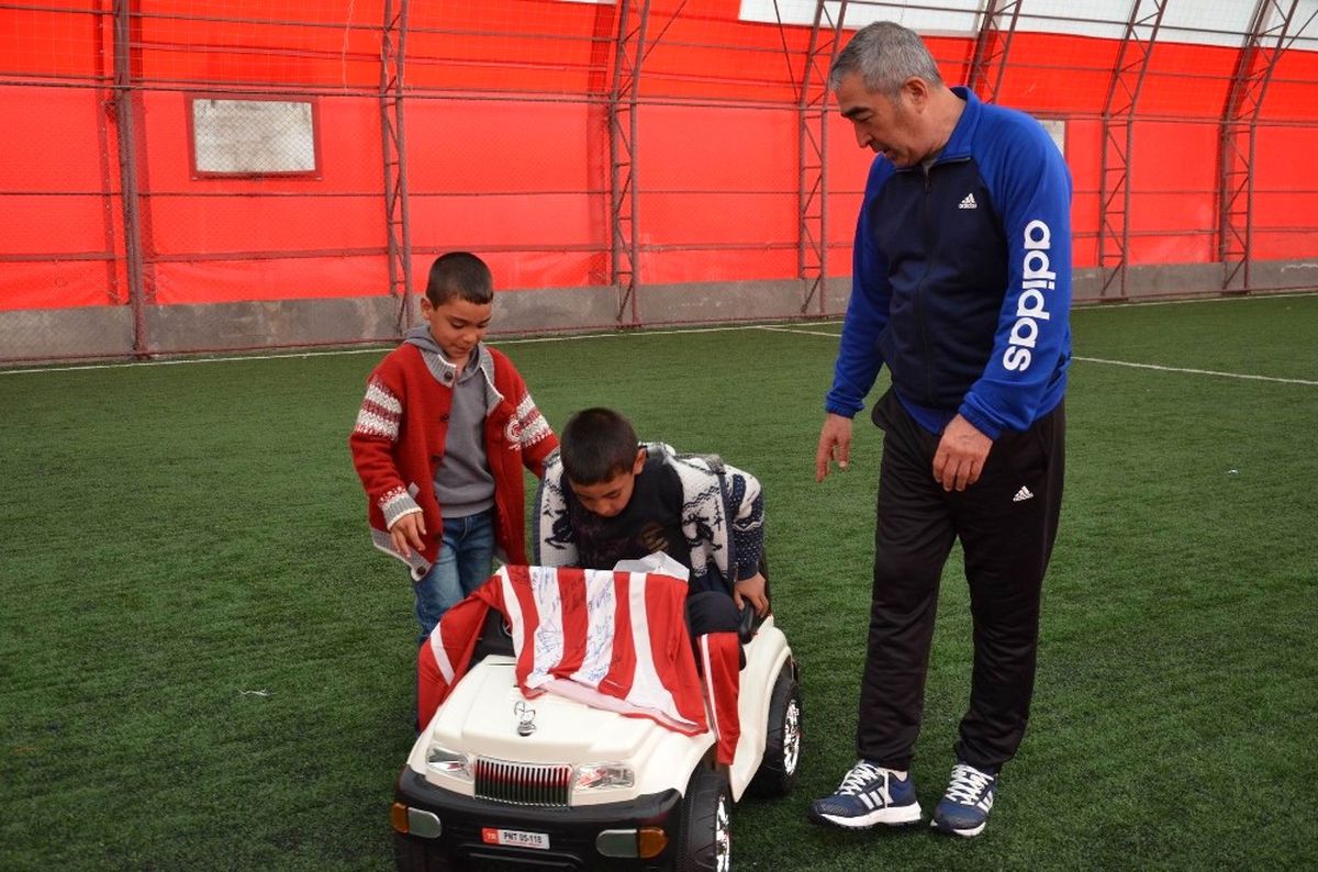 Sivasspor\'dan Sevgi Evlerinde Kalan Çocuklara Sürpriz
