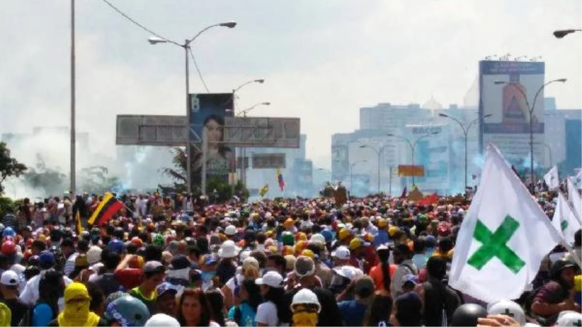 Venezuela\'da Ölü Sayısı 39\'a Çıktı