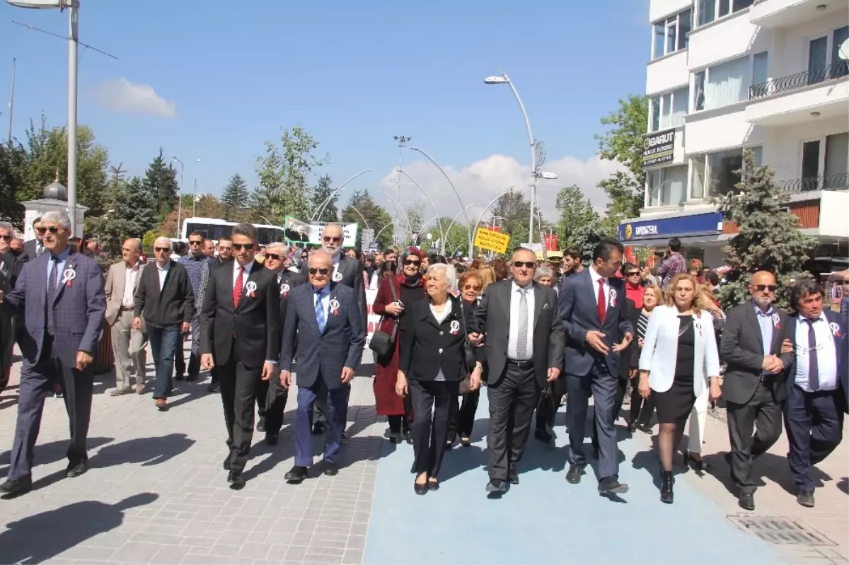 Yüzlerce Kişi Hayırsever İşadamı, İzzet Baysal İçin Yürüdü