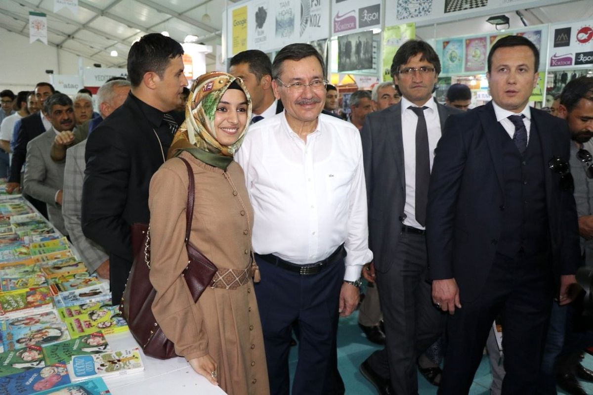 Ankara Büyükşehir Belediye Başkanı Gökçek Malatya\'da İmza Gününe Katıldı
