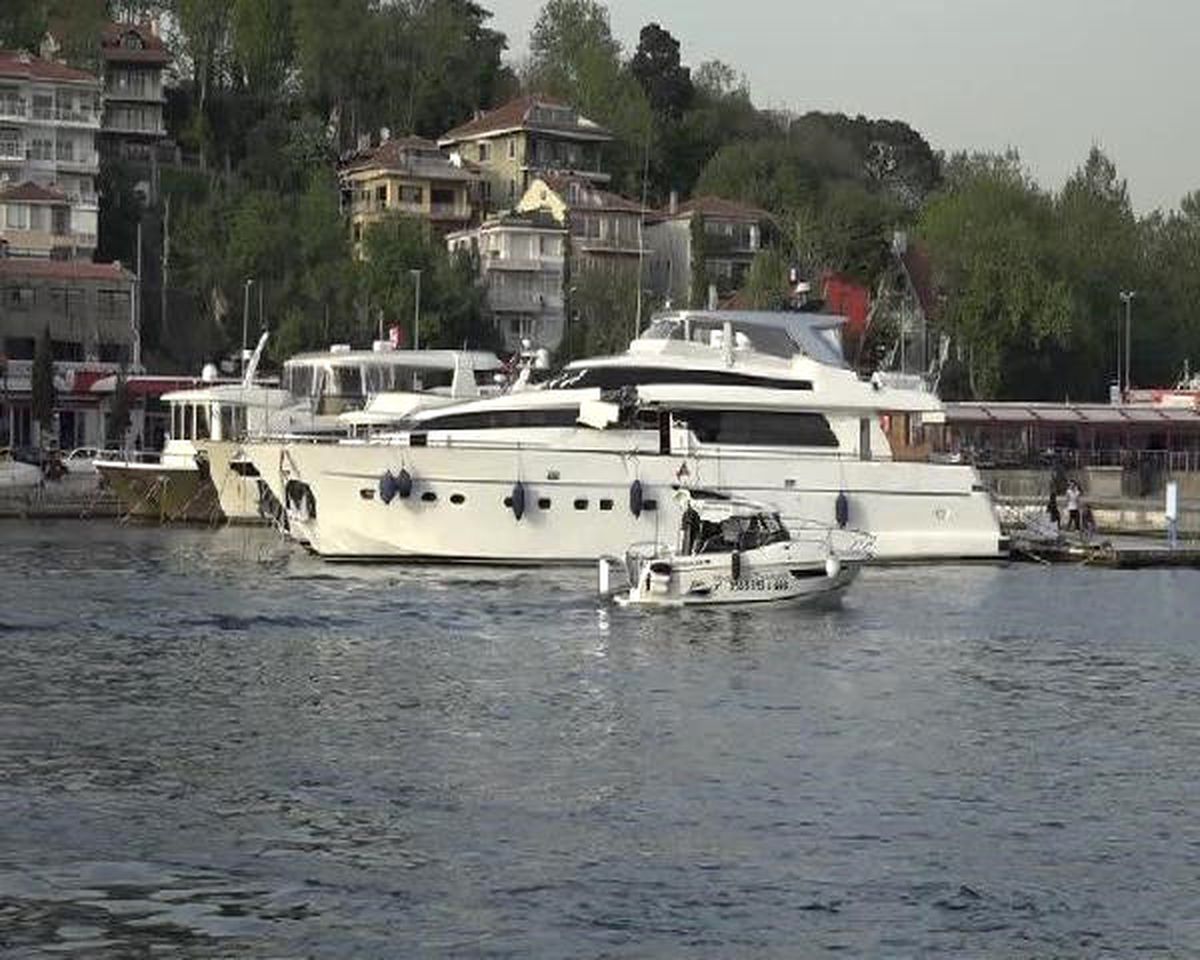 Arabalı Vapur Tekneye Çaptı