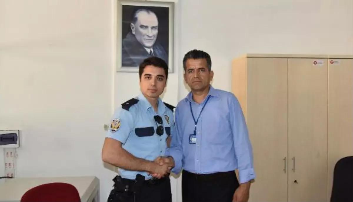 Asgari Ücretli İşçi Sokakta Bulduğu Parayı Polise Teslim Etti